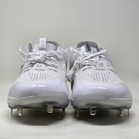 Under Armour 3025592-100 Yard Low Baseball Metal Cleats White Grey Size 16 New